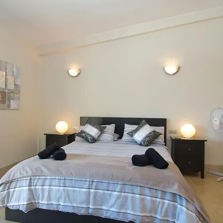 Sun Bay Villas, Lovely 3 Bed With Private Pool & Sea Views 别墅